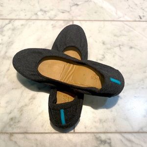 Dark grey wool tieks